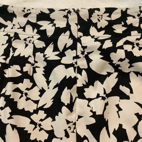 LOFT Pencil Skirt Size 2 - Picture 6 of 8